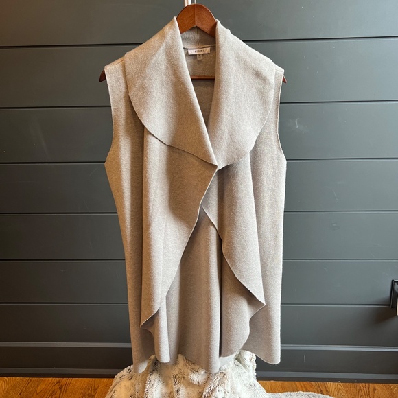 Sioni Long Sweater Vest in Light Grey - Picture 2 of 7